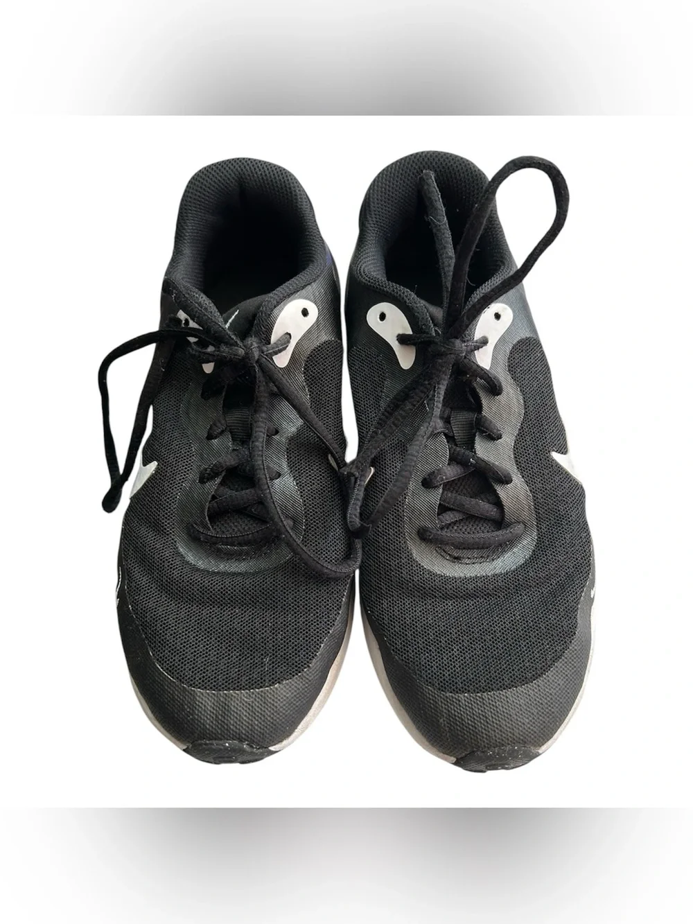 Nike Black and White Youth Sneaker (US 4Y)